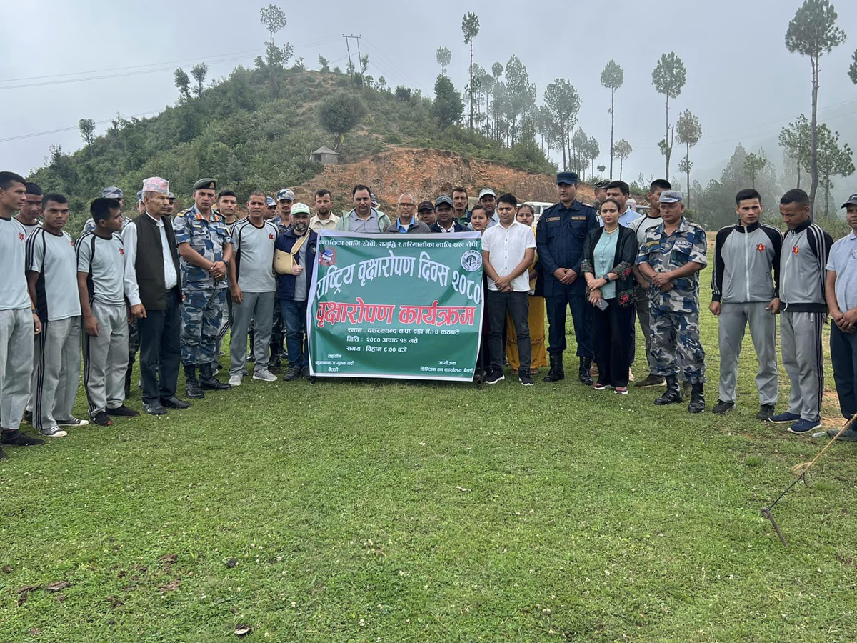 बैतडीमा बिरुवा रोपेर वृक्षारोपण दिवस मनाइयो  